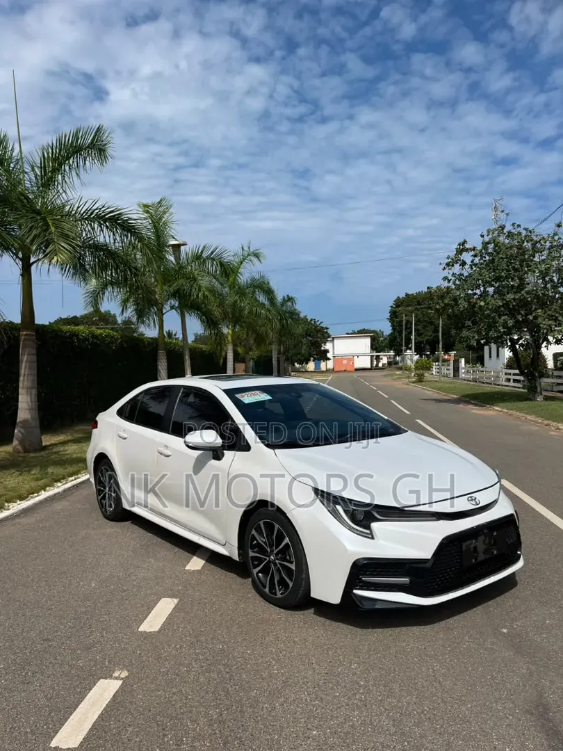 Toyota Corolla XSE 2021 White