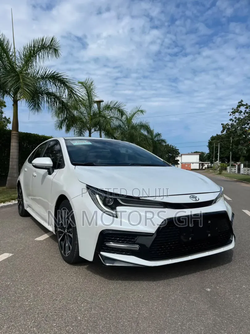 Toyota Corolla XSE 2021 White