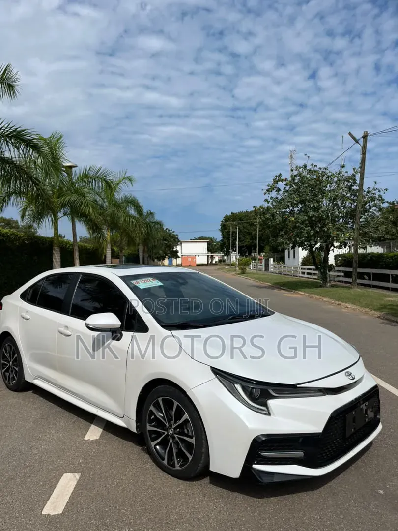 Toyota Corolla XSE 2021 White
