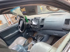 Toyota Hilux 2015 Black