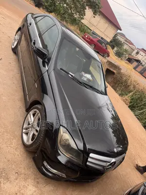 Mercedes-Benz C250 2012 Black