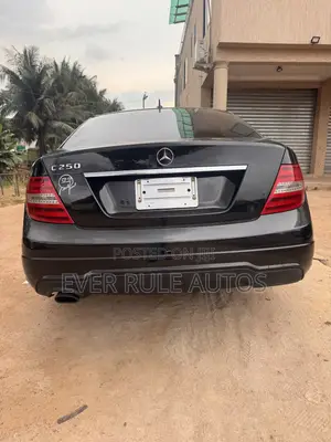 Mercedes-Benz C250 2012 Black