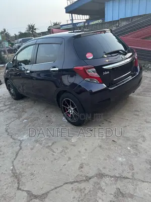 Toyota Vitz 1.0 FWD 3dr 2015 Burgundy