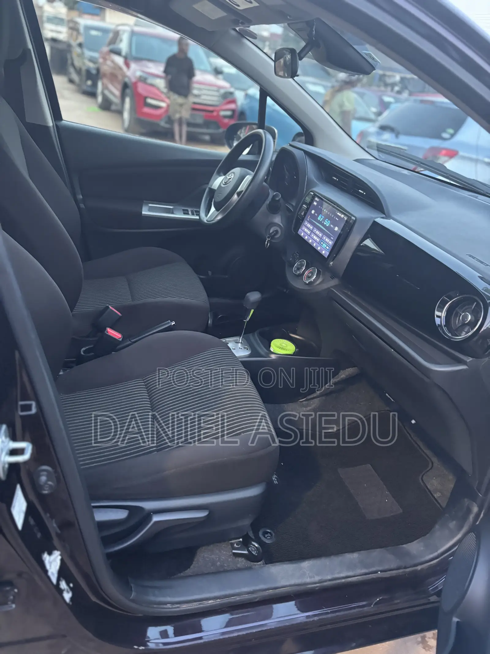 Toyota Vitz 1.0 FWD 3dr 2015 Burgundy