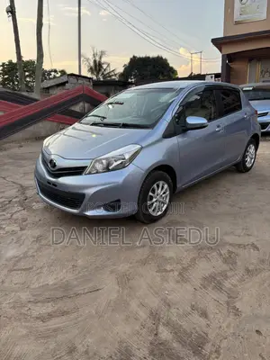 Toyota Vitz 1.3 AWD 3dr 2012 Blue
