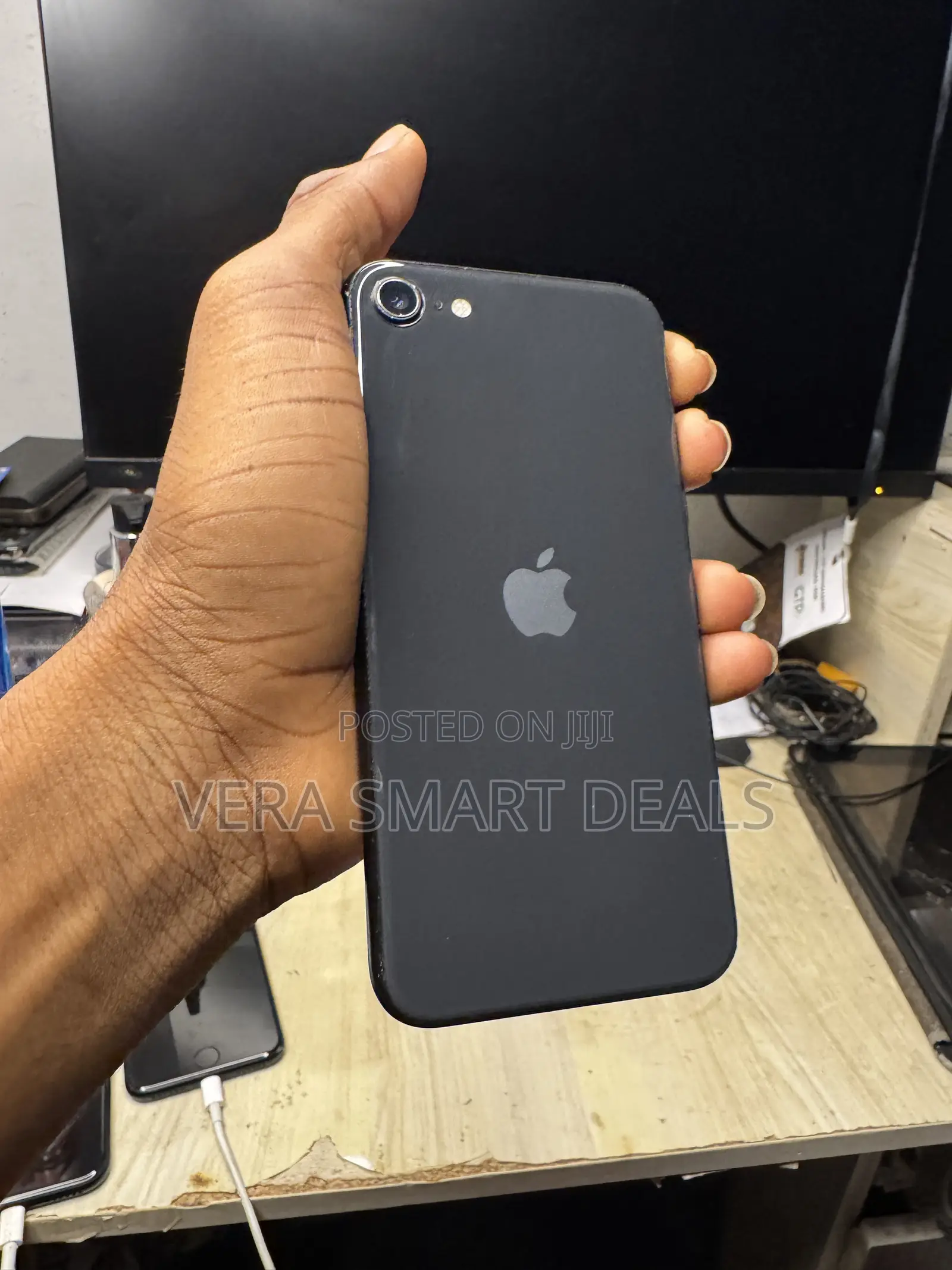 New Apple iPhone SE 64 GB Black