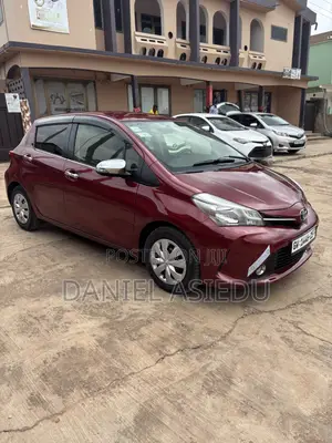 Toyota Vitz 2015 Burgundy