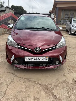 Toyota Yaris L Hatchback 3dr 2015 Burgundy