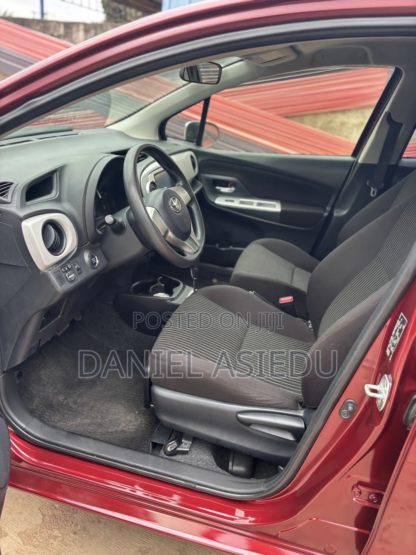 Toyota Vitz 2015 Burgundy