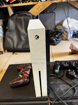 Xbox One S With Fifa 22 Cd and 500gb Storage