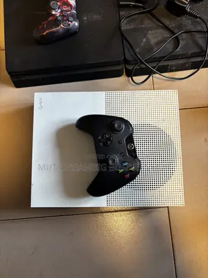 Xbox One S With Fifa 22 Cd and 500gb Storage