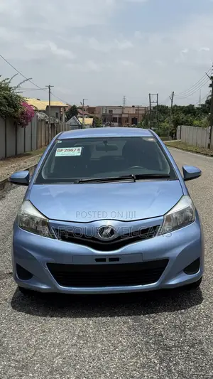 Toyota Vitz 1.3 AWD 5dr 2014 Blue