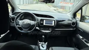 Toyota Vitz 1.3 AWD 5dr 2014 Blue