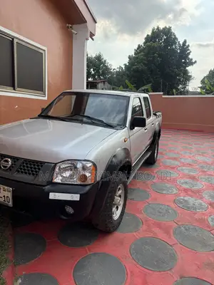 Nissan Hardbody 2010 Silver
