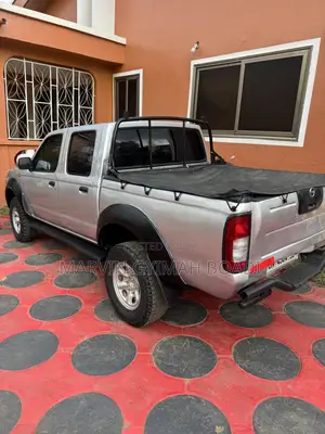 Nissan Hardbody 2010 Silver