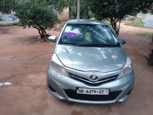Toyota Vitz 2012 Silver