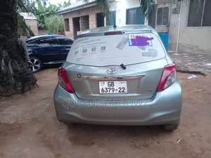 Toyota Vitz 2012 Silver