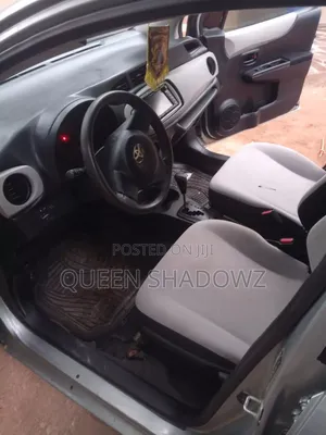 Toyota Vitz 2012 Silver