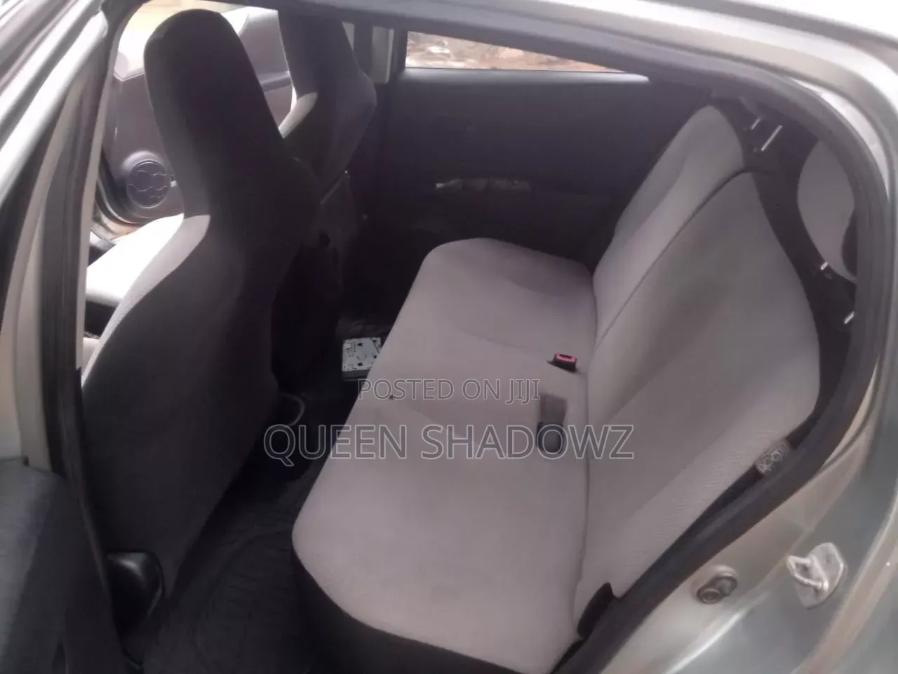Toyota Vitz 2012 Silver
