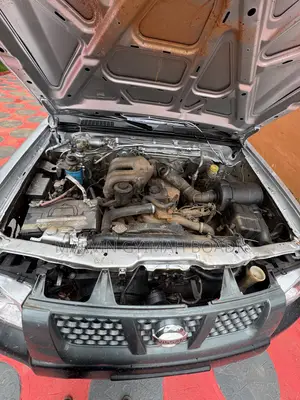 Nissan Hardbody 2010 Silver