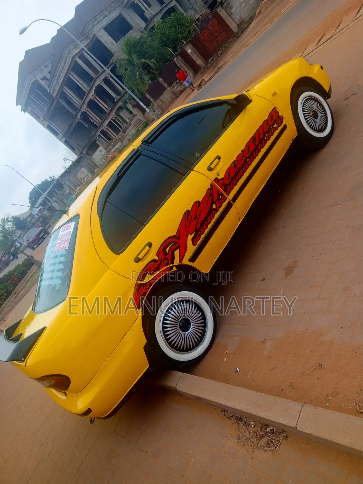 Nissan Almera Tino 2004 Yellow