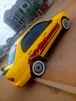 Nissan Almera Tino 2004 Yellow