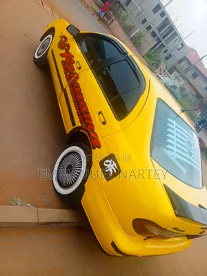 Nissan Almera Tino 2004 Yellow