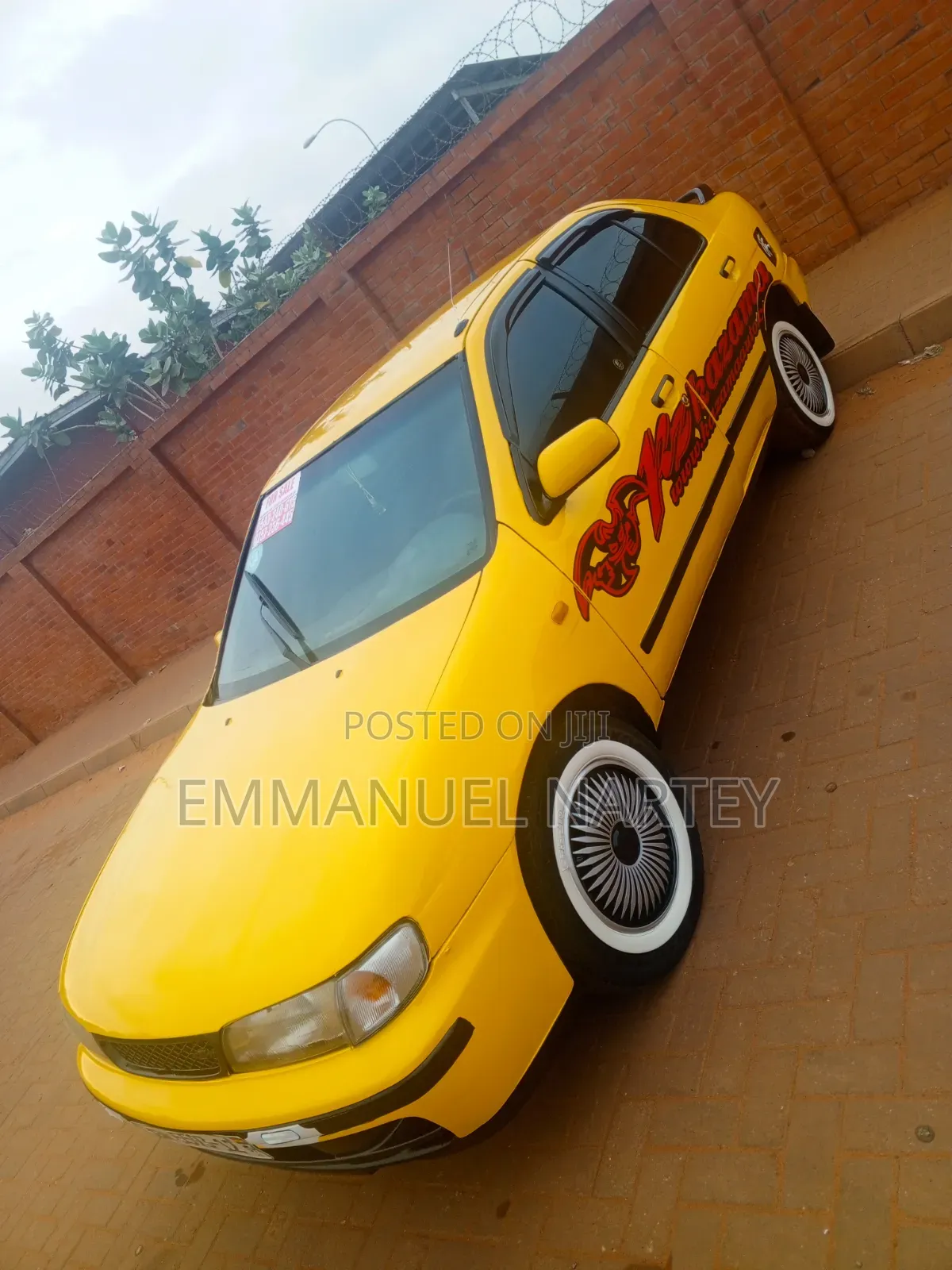Nissan Almera Tino 2004 Yellow
