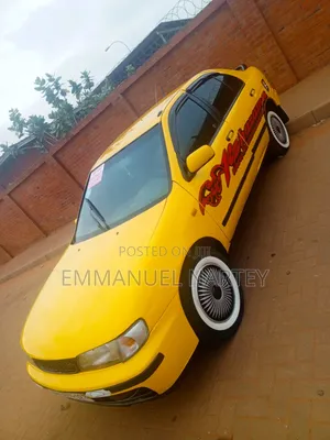 Nissan Almera Tino 2004 Yellow