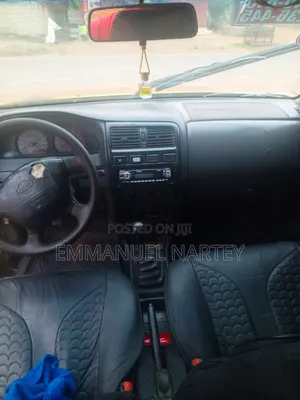 Nissan Almera Tino 2004 Yellow