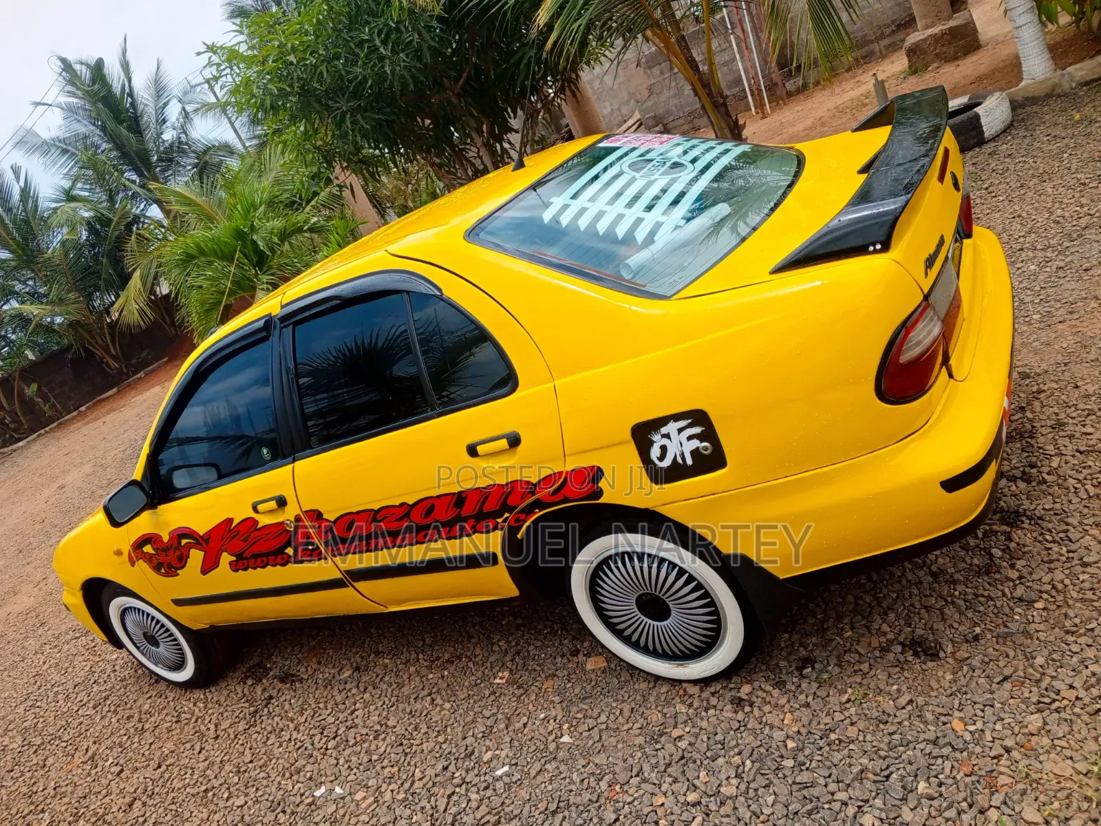 Nissan Almera Tino 2004 Yellow
