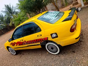 Nissan Almera Tino 2004 Yellow