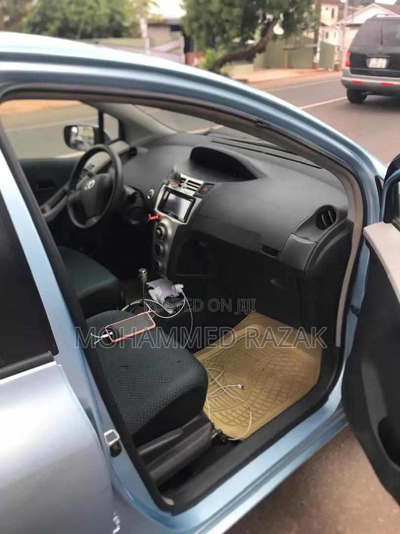 Toyota Vitz 2010 Blue