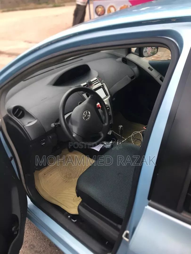 Toyota Vitz 2010 Blue