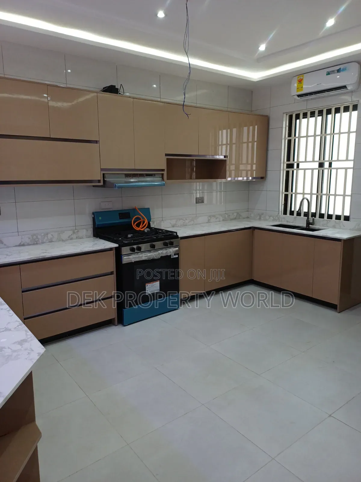 5bdrm Villa in Ability for sale
