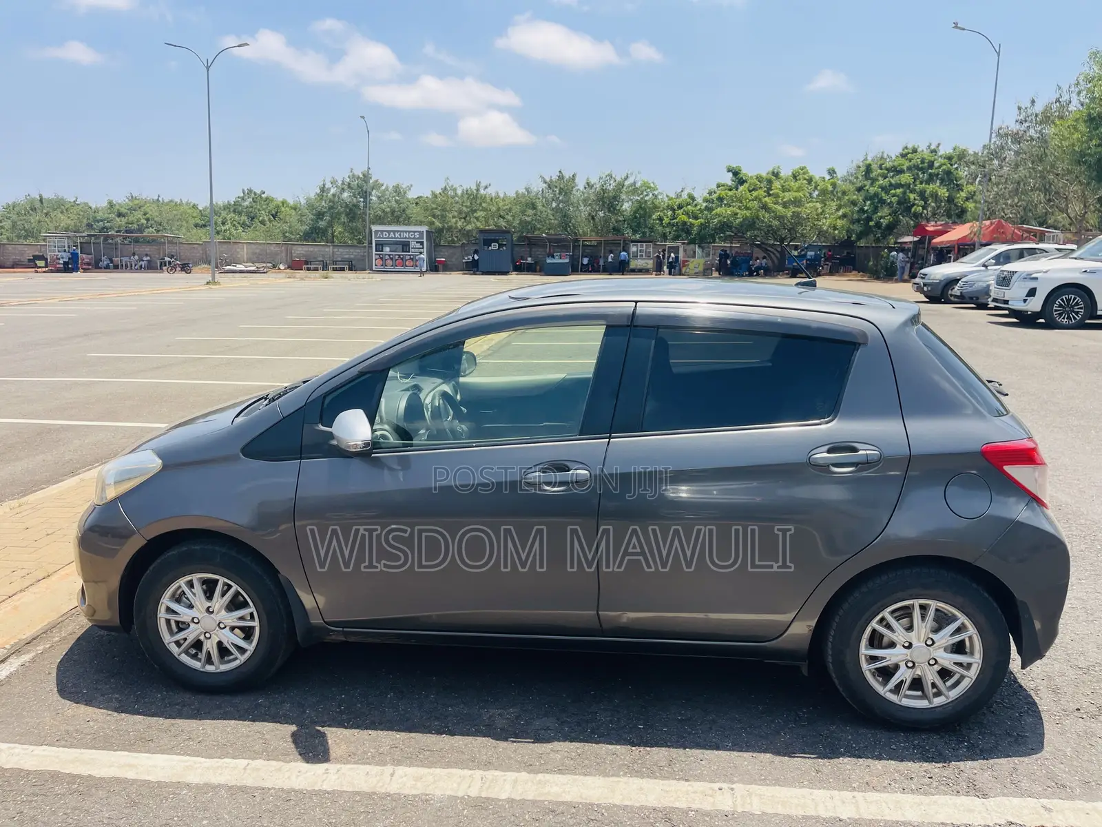 Toyota Vitz 2013 Silver