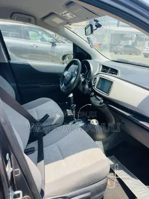 Toyota Vitz 2013 Silver