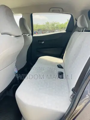 Toyota Vitz 2013 Silver