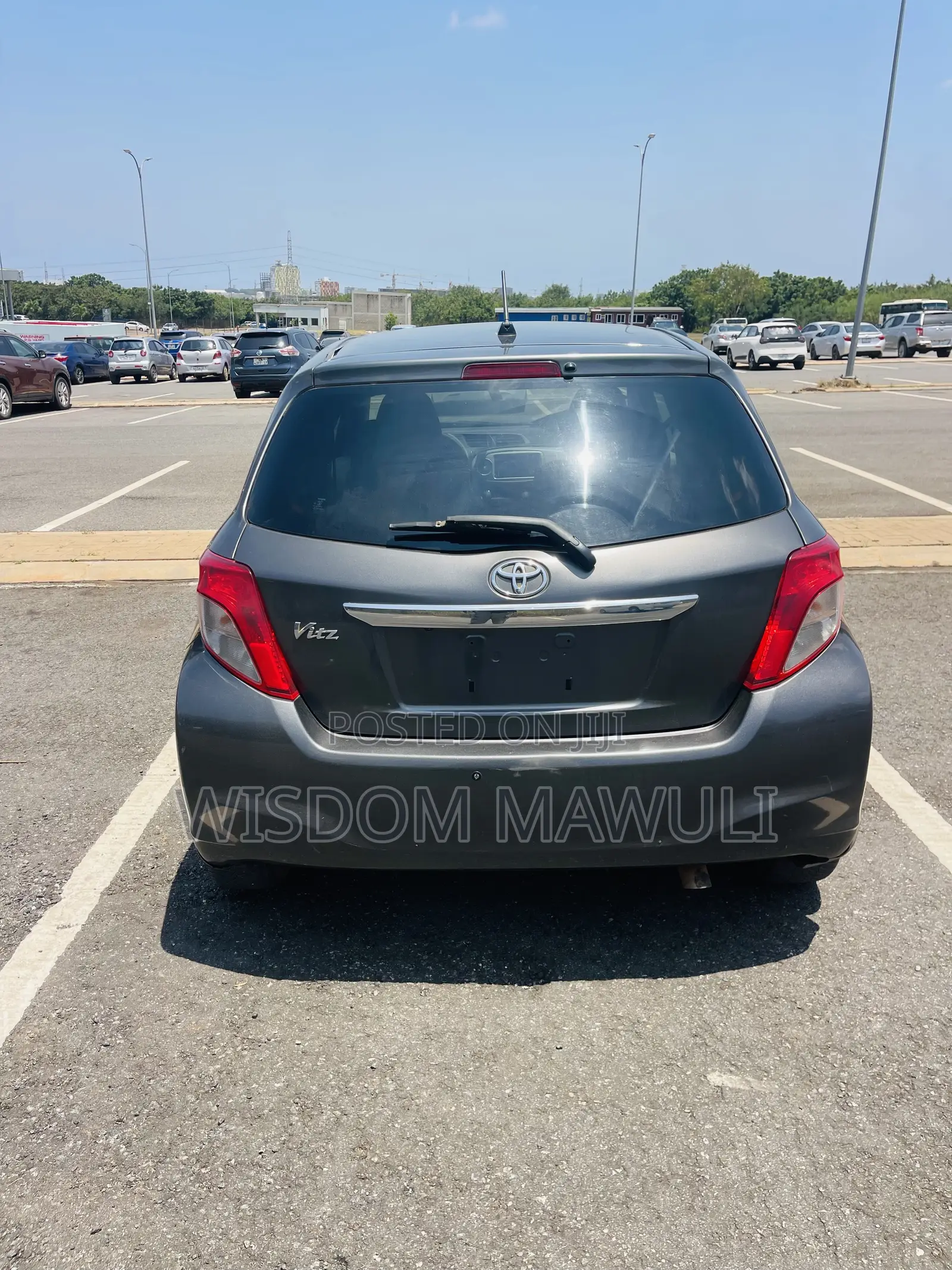 Toyota Vitz 2013 Silver
