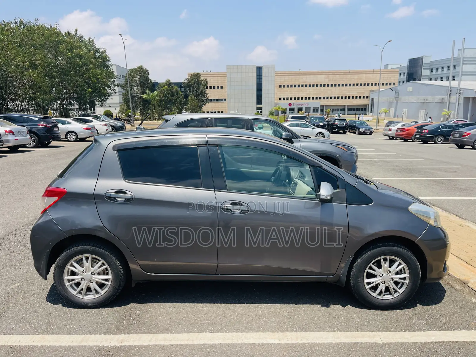 Toyota Vitz 2013 Silver