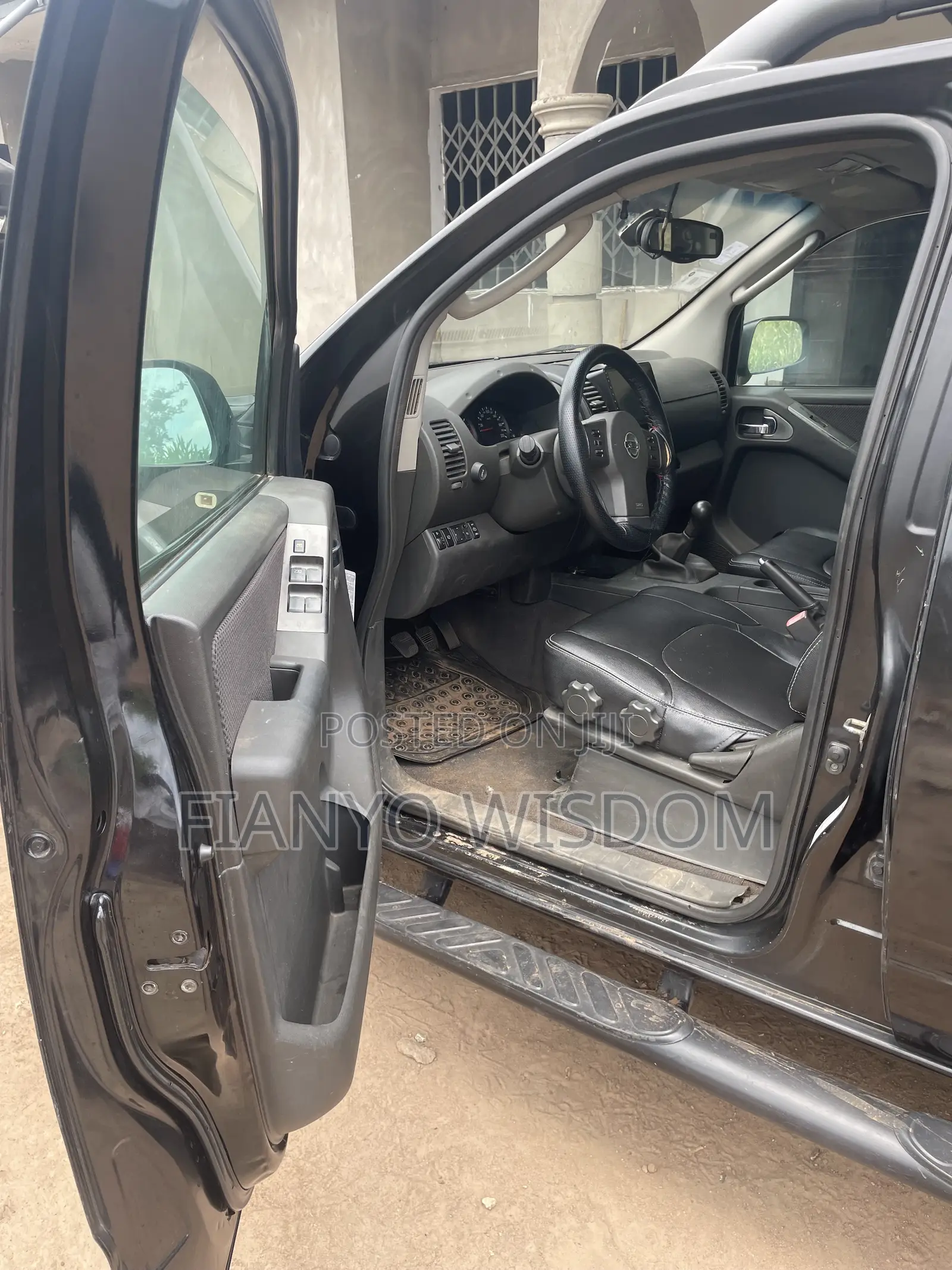 Nissan Navara 2015 Black