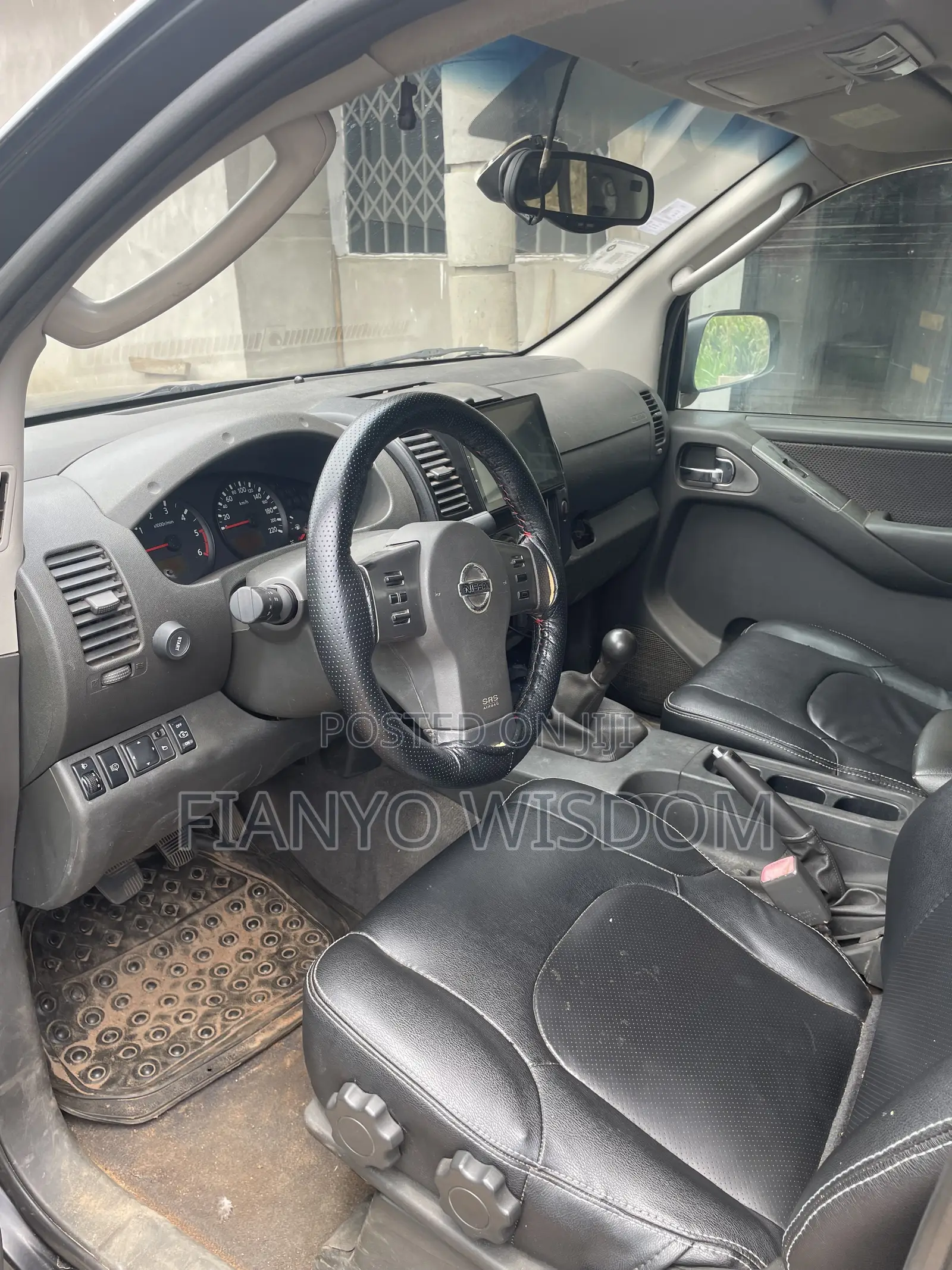 Nissan Navara 2015 Black