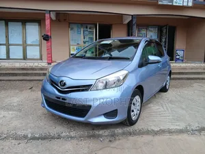 Toyota Vitz 1.3 FWD 5dr 2013 Blue