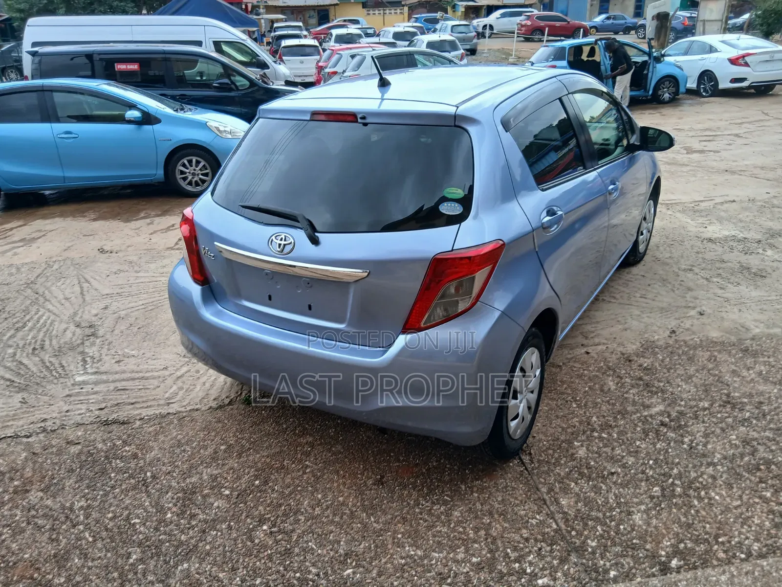 Toyota Vitz 1.3 FWD 5dr 2013 Blue