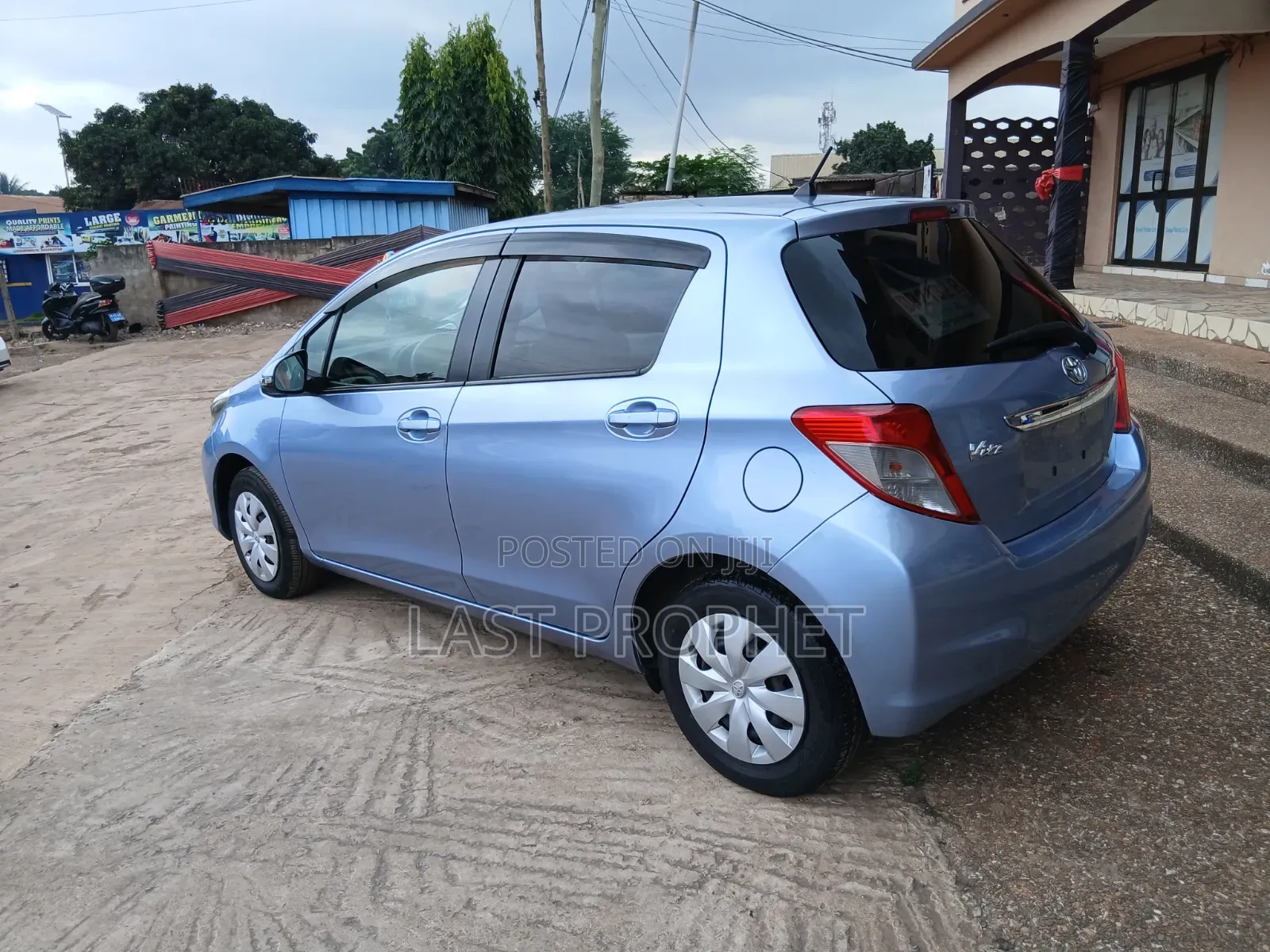Toyota Vitz 1.3 FWD 5dr 2013 Blue