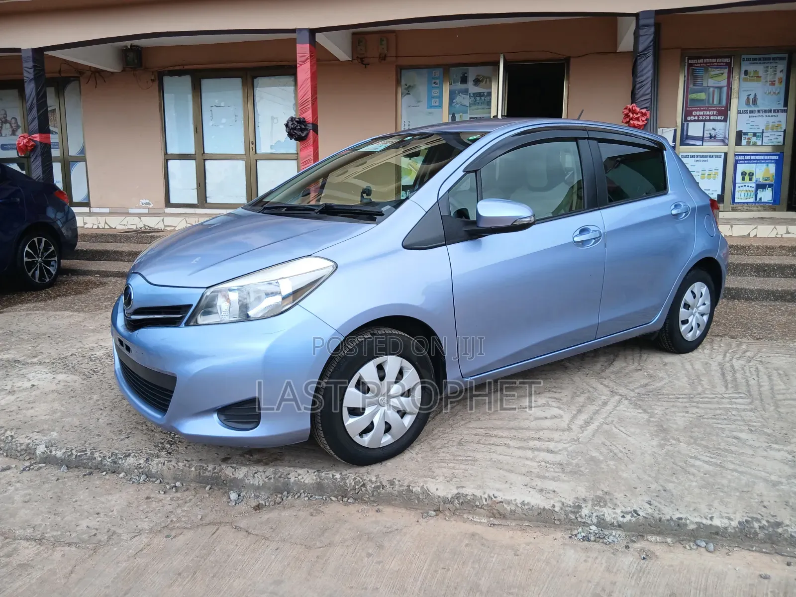 Toyota Vitz 1.3 FWD 5dr 2013 Blue