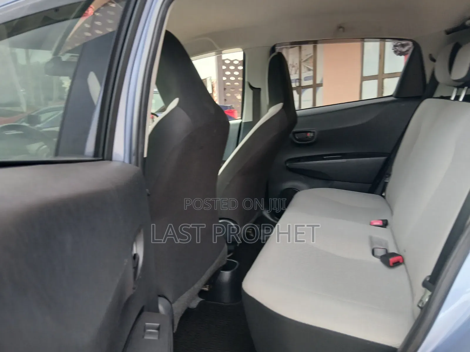 Toyota Vitz 1.3 FWD 5dr 2013 Blue