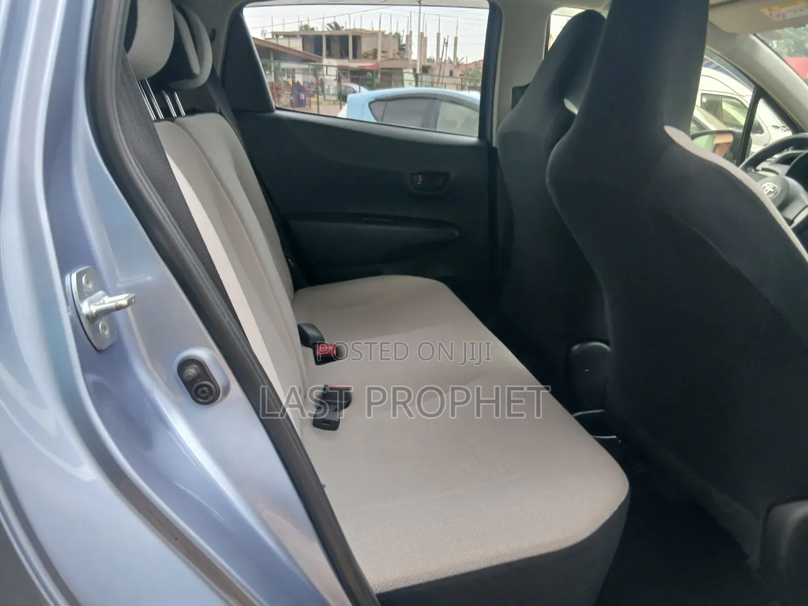 Toyota Vitz 1.3 FWD 5dr 2013 Blue