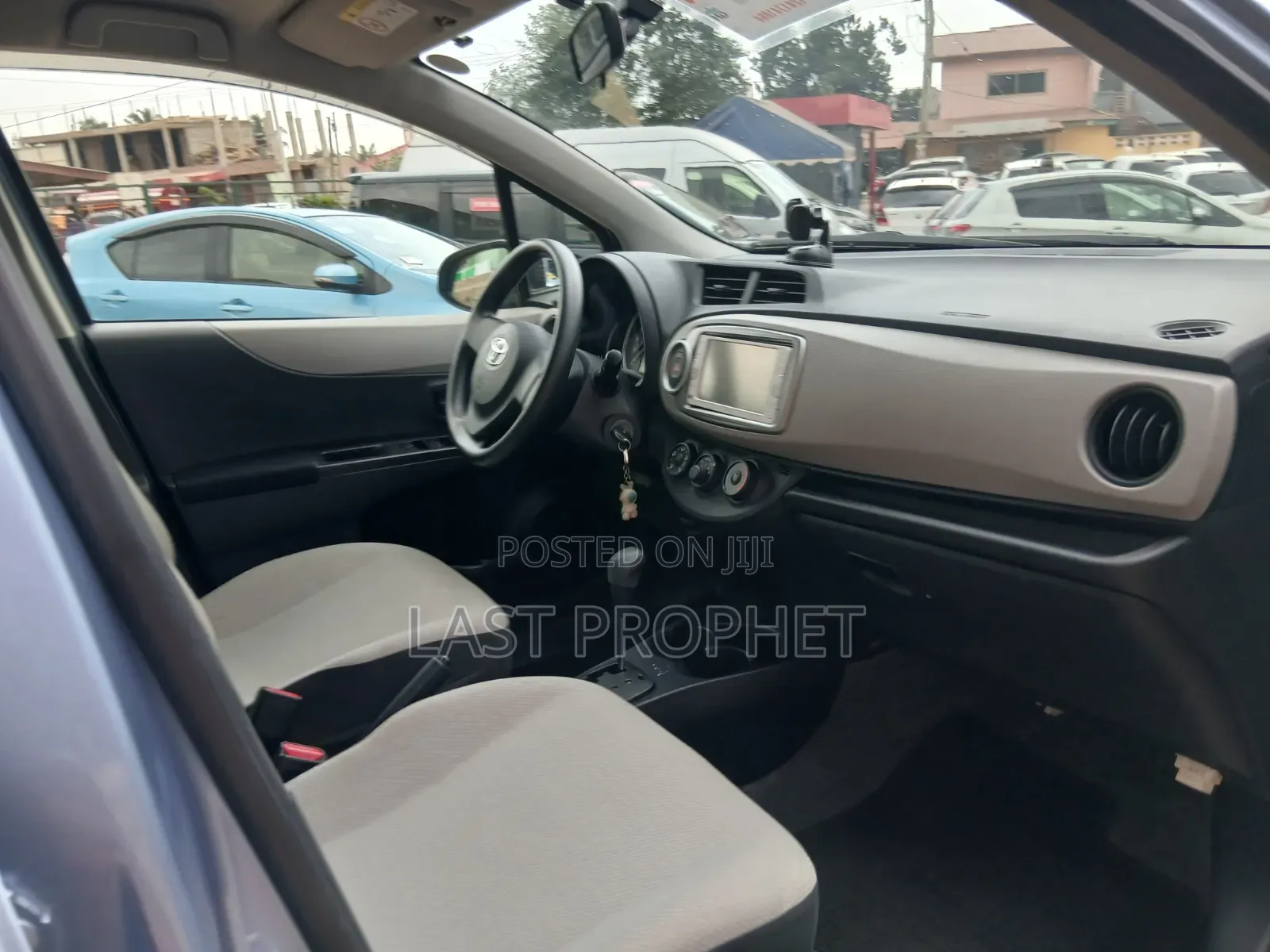 Toyota Vitz 1.3 FWD 5dr 2013 Blue