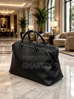 Luxury Black Leather Travel Bag – Elegant Overnight Weekend Duffel